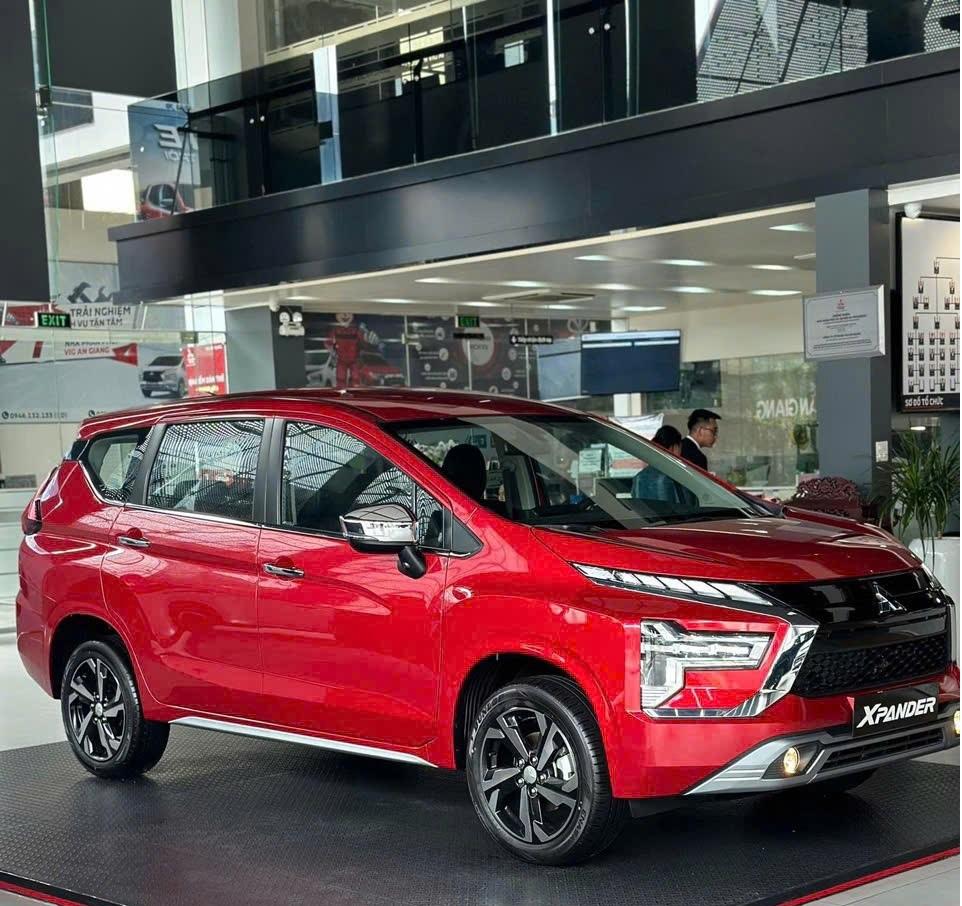 mitsubishi xpander premium màu đỏ