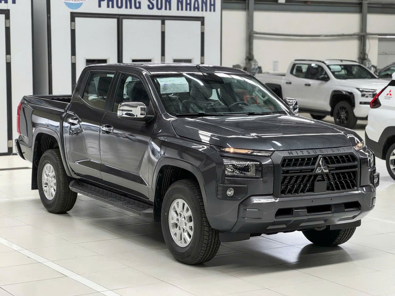 mitsubishi triton glx 2025 màu xám mitsubishi isamco trần hưng đạo